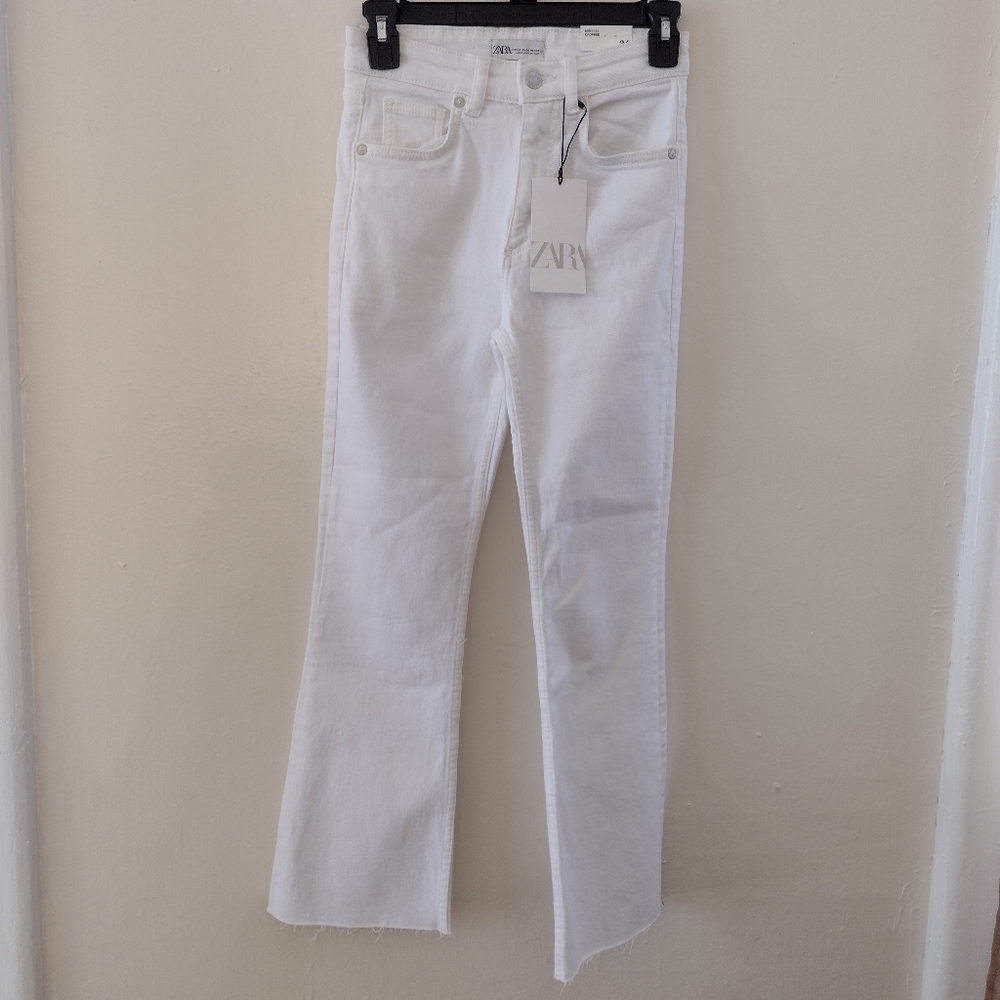 Zara Mid Rise Crop Flare Raw Hem White Jeans Size 2 NWOT